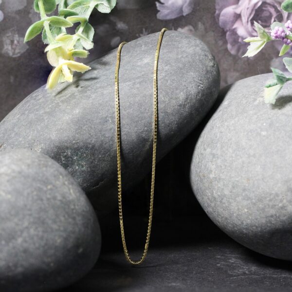 18k Yellow Gold Classic Box Chain 0.9 mm - Image 8