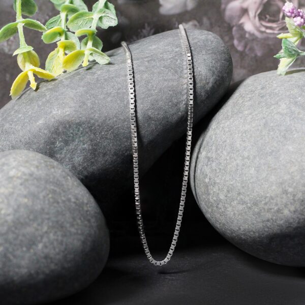 18k White Gold Classic Box Chain 1.4mm - Image 9