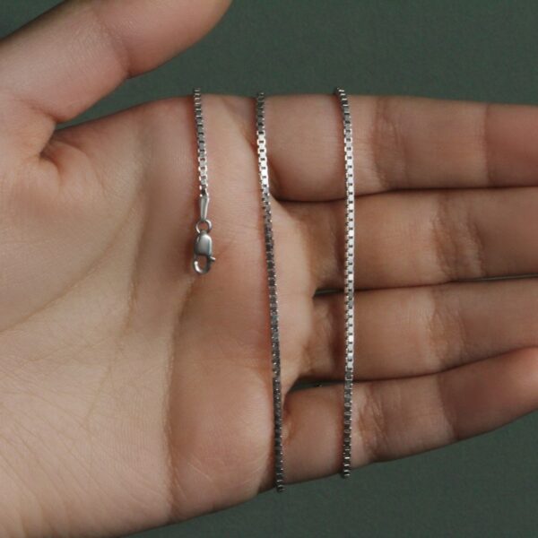 18k White Gold Classic Box Chain 1.4mm - Image 4